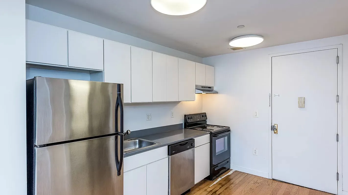 924 Metropolitan Avenue — Photo 3