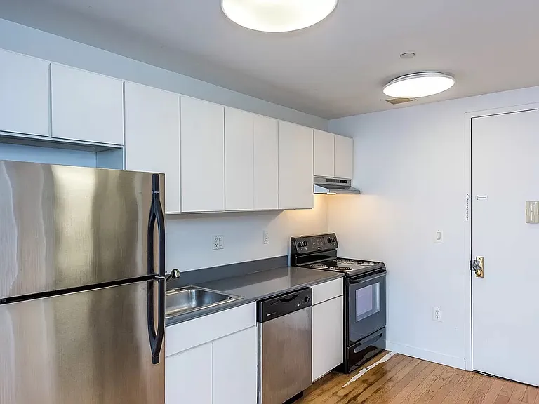 924 Metropolitan Ave #206 — Photo 8