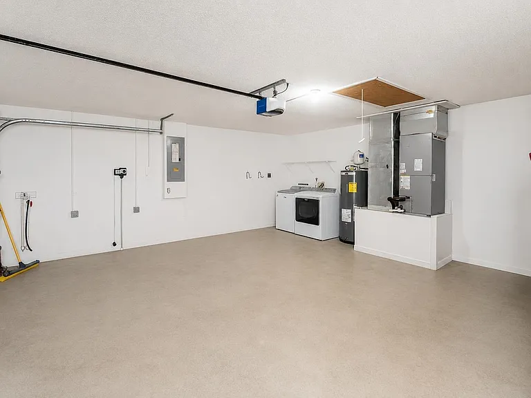 405 Island View Cir — Photo 36