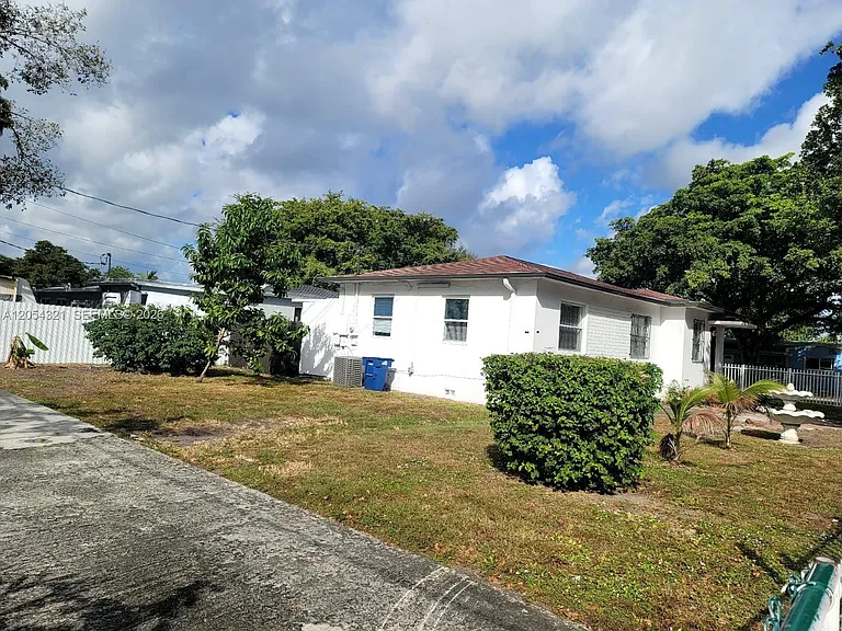 6630 NW 29th Ave — Photo 17