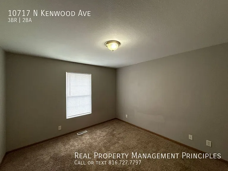 10717 N Kenwood Ave — Photo 9