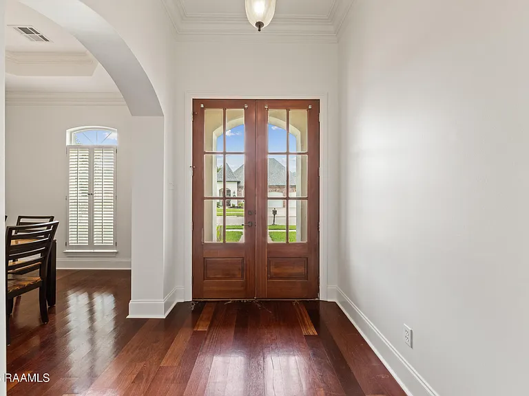100 Shumard Dr — Photo 15
