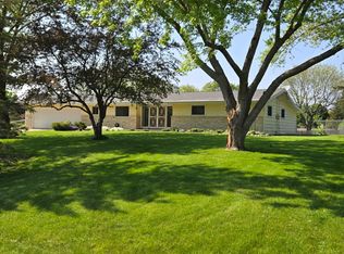 2906 Fairfield Way, Waukesha, WI 53188