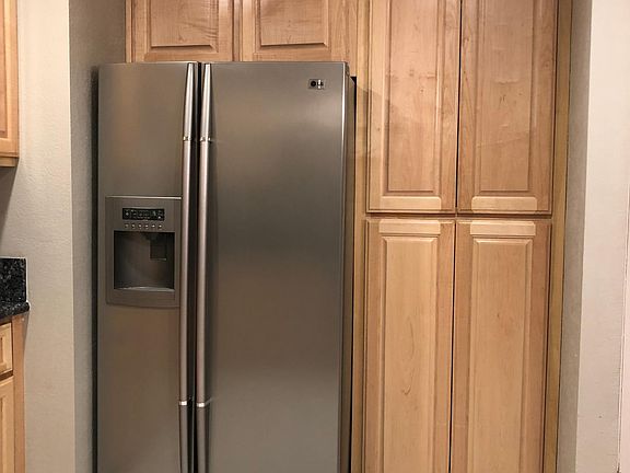 Kitchen comes with refrigerator 