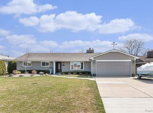 39184 Venetian Dr, Harrison Township, MI