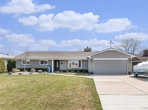 39184 Venetian Dr, Harrison Township, MI 48045