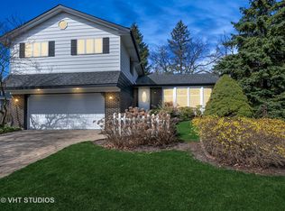 1037 Mayfair Dr, Libertyville, IL
