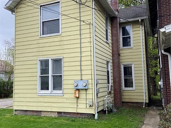 2nd image of 702 W Market St