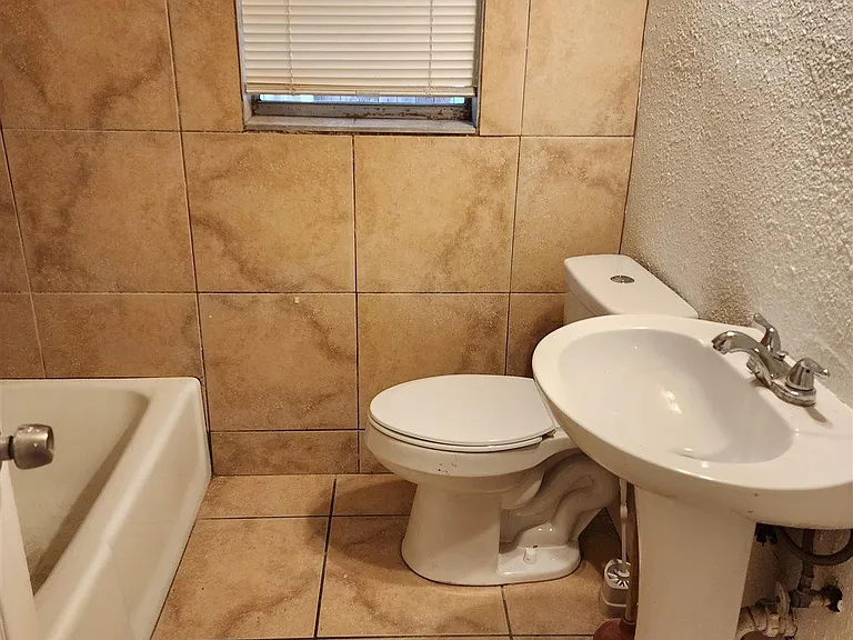 605 Edison Dr — Photo 9