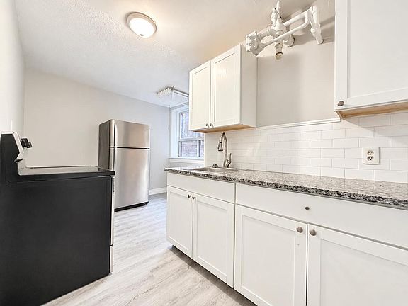 5th image of 581 Cataraqui St #2