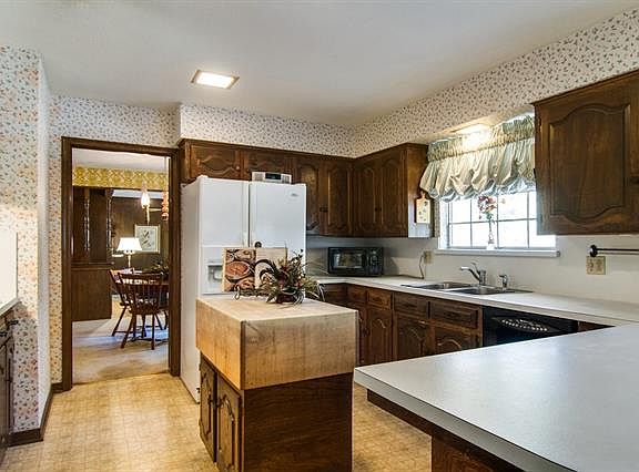 5th image of 1107 Green Valley Ln
