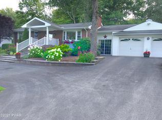 11 Lake View Dr, Lake Ariel, PA 18436