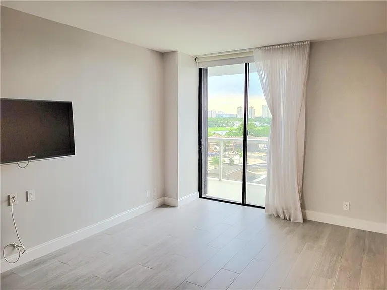 20281 E Country Club Dr #503 — Photo 10