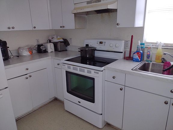 2nd image of 10 N Edwards St