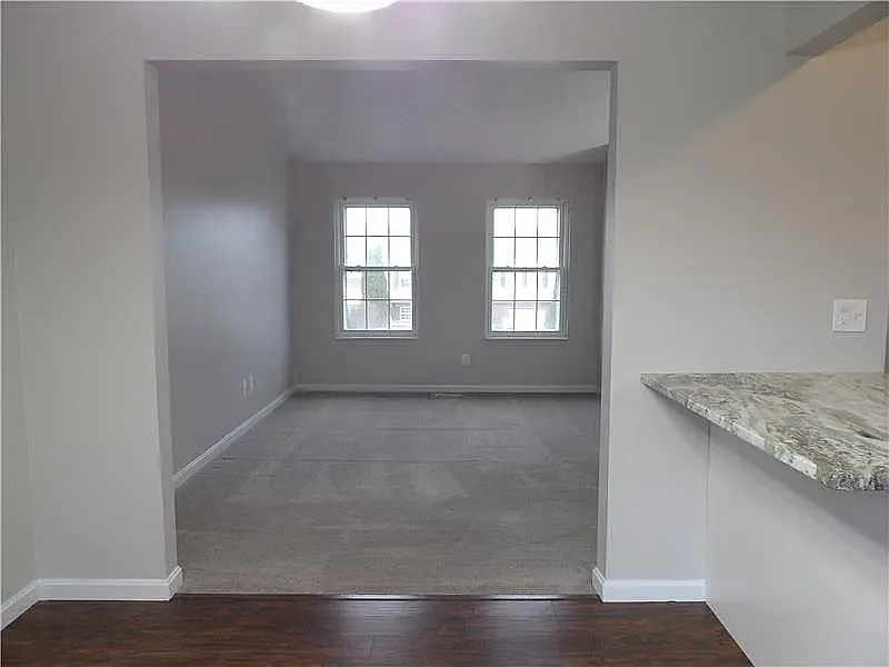 3 bed, 1200 sqft, $1,800 — Photo 3