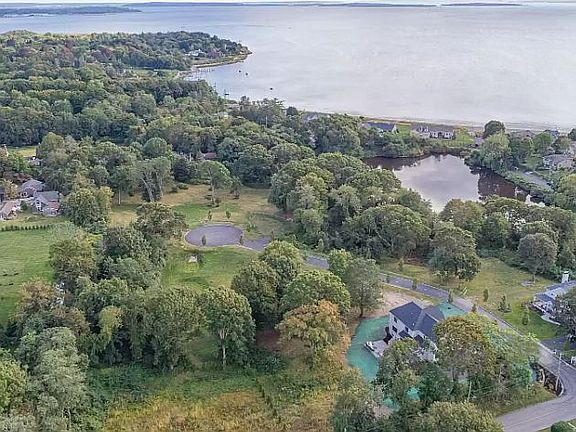 3rd image of 6 Bluemead Farm Ln