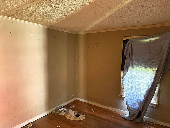 4th image of 1224 E Reeder St