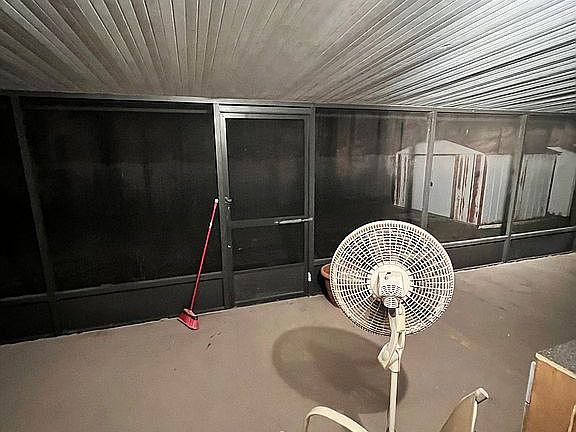 3rd image of 13928 Henson Cir