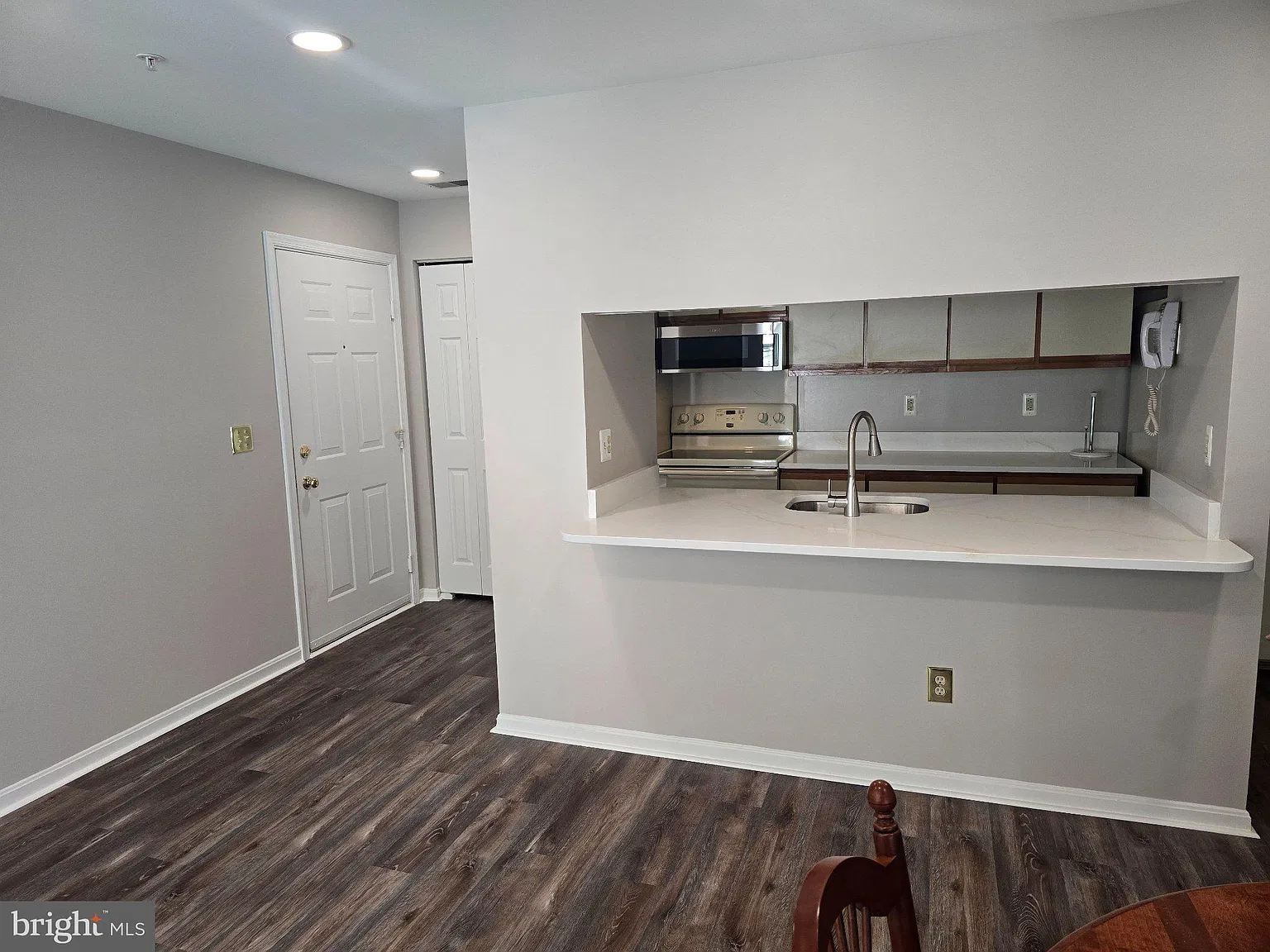 2 bed, 2.0 bath, 925 sqft, $2,200 — Photo 3