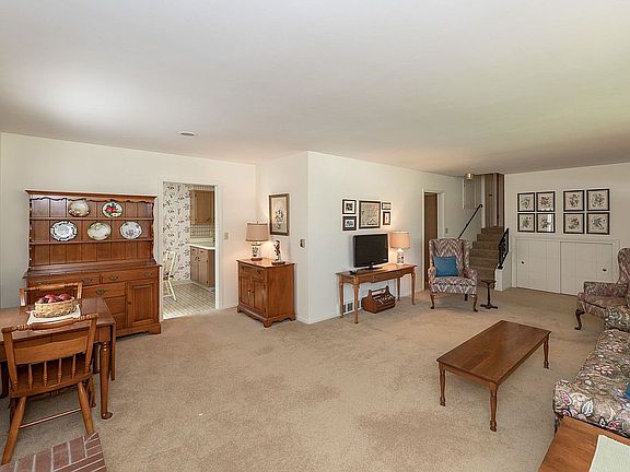 4th image of 1623 Skyline Dr