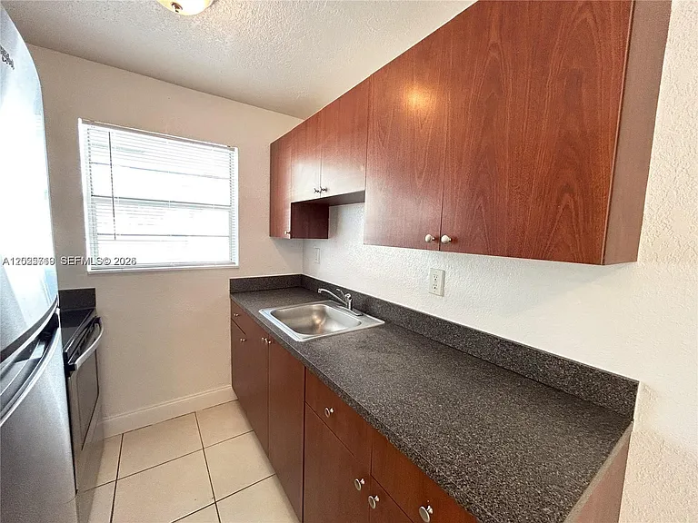 2070 NE 162nd St #4 — Photo 4