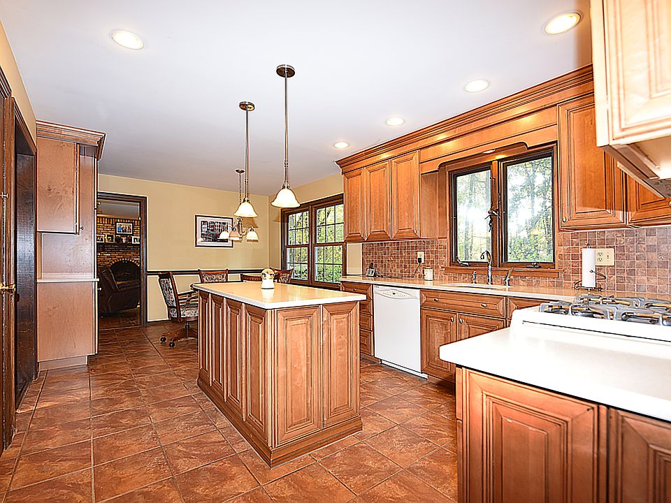 2nd image of 1 Oakmont Ave