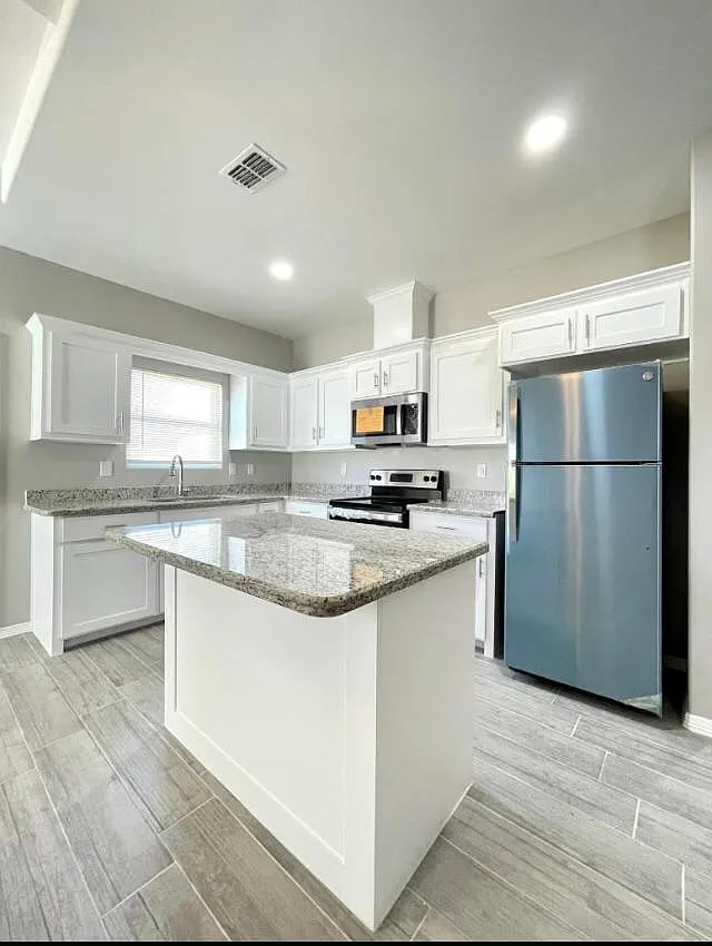 5106 N Crown Point — Photo 2
