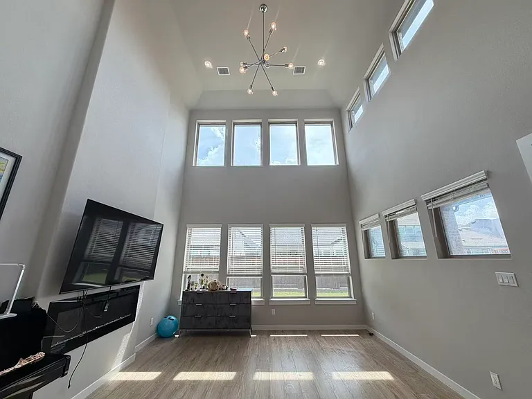 1280 Manfreda St — Photo 14