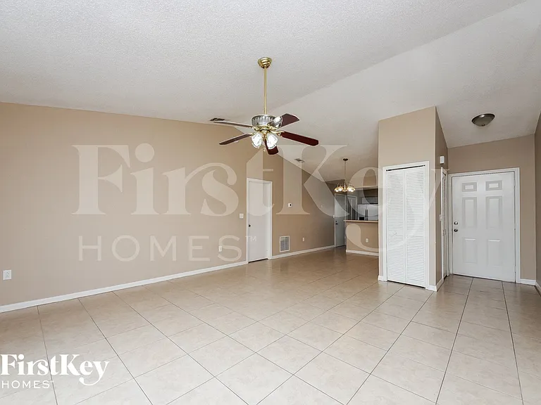 143 Dorchester Ct — Photo 2