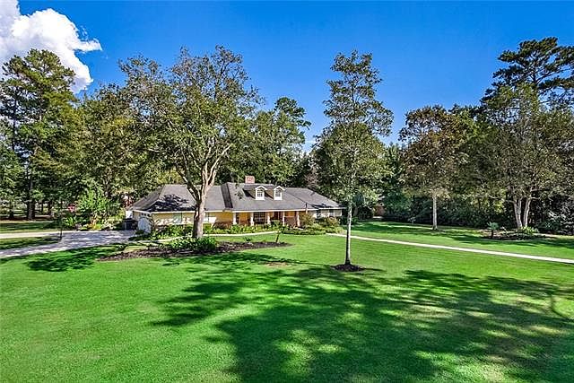 1st image of 817 Pine Alley Dr