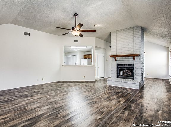 3rd image of 10930 Lake Path Dr