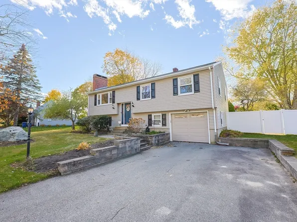 31 King Philip Rd, Seekonk, MA 02771