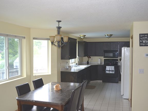 3rd image of 7409 NE 87th Cir