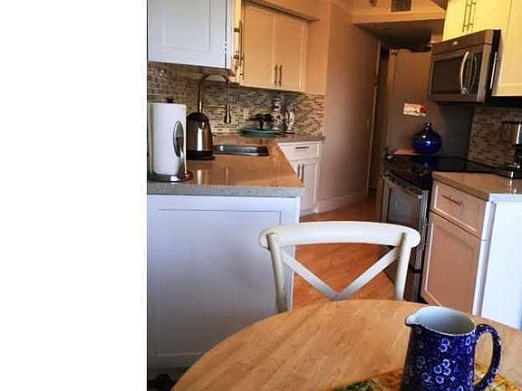 4th image of 3610 Yacht Club Dr APT 414
