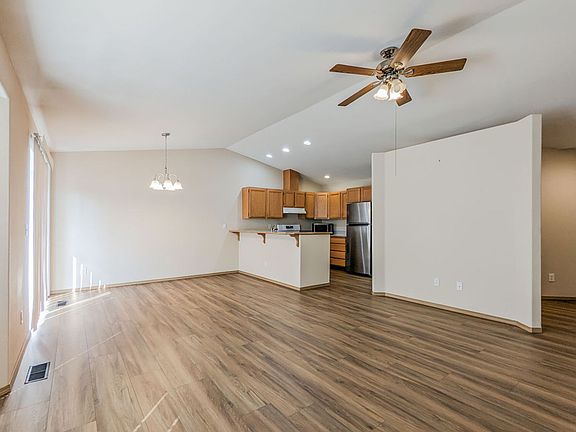 5th image of 5002 109th St NE