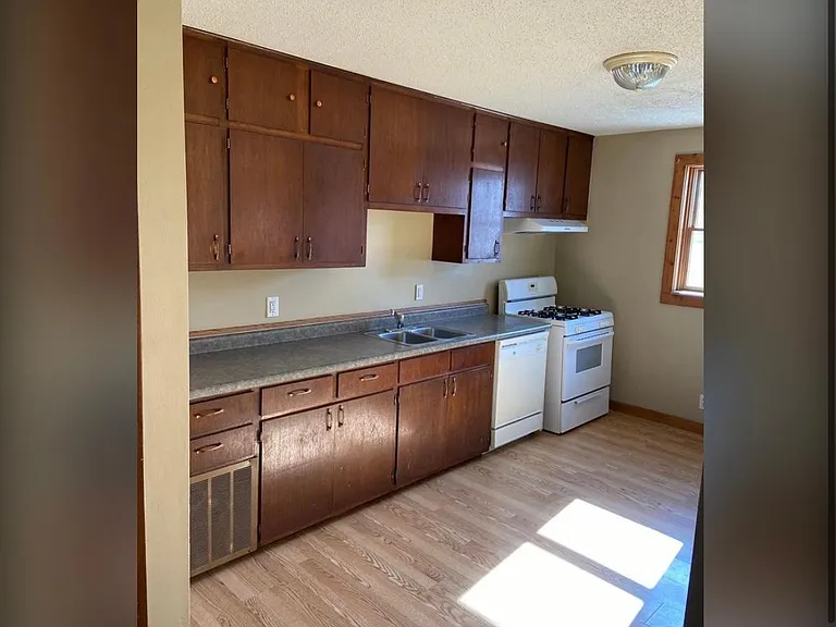 116 Center Ave N #2 — Photo 2