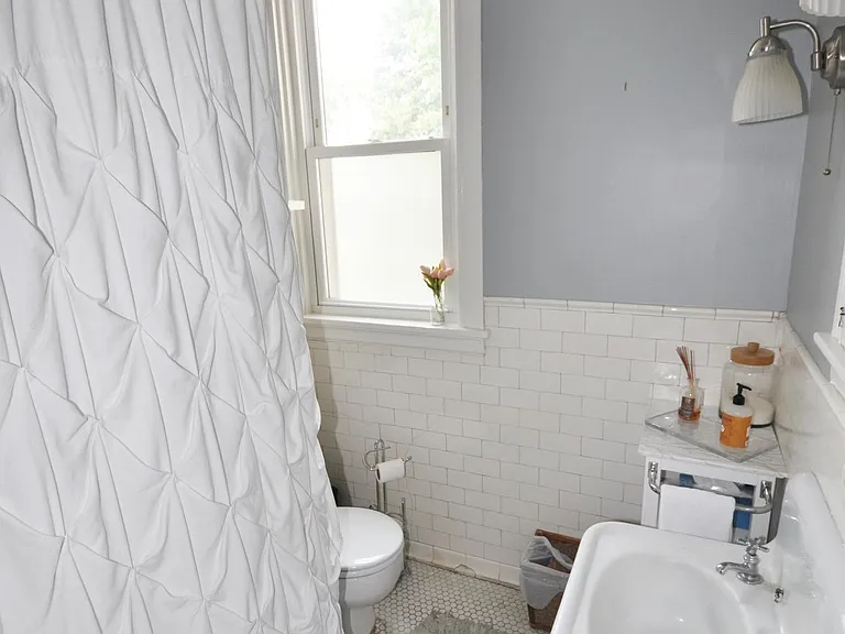 516 N Sheppard St — Photo 16