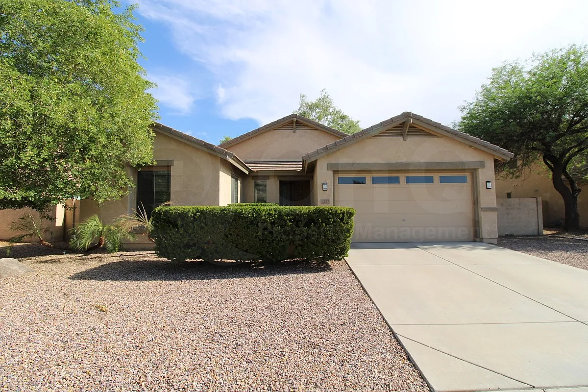3 bed, 2.0 bath, 1723 sqft, $2,450 — Photo 1