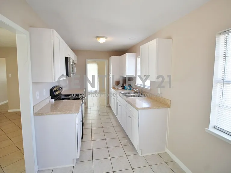 821 Rea Ave — Photo 12
