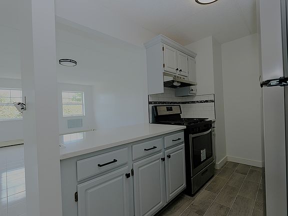 5th image of 486 Central Ave #3
