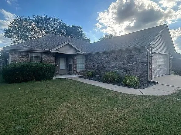 790 Deer Lodge Ct, Siloam Springs, AR 72761