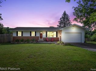 3038 County Farm Rd, Howell, MI 48843