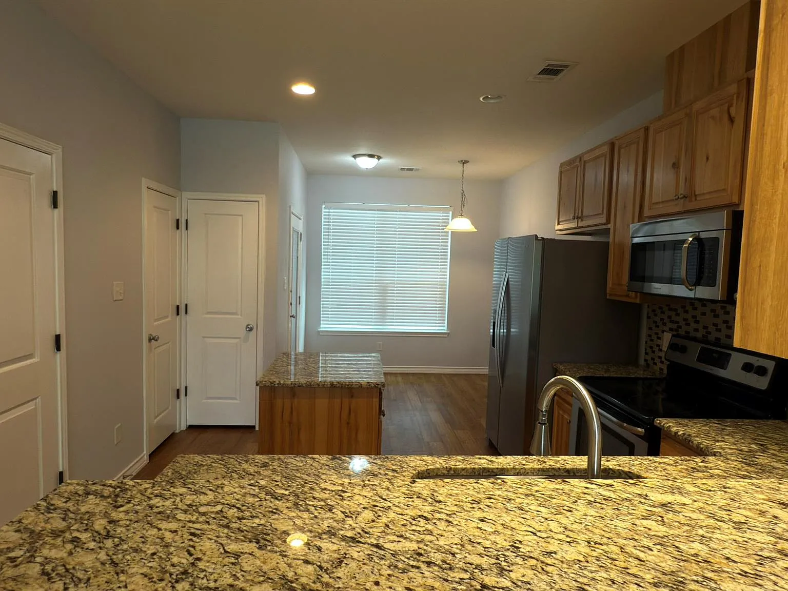 2 bed, 2.5 bath, 5322 sqft, $1,475 — Photo 4