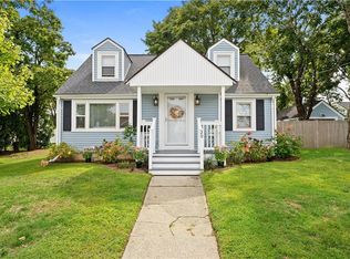 20 Manor Rd, Cranston, RI 02920