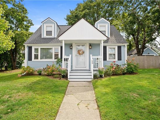 20 Manor Rd, Cranston, RI 02920