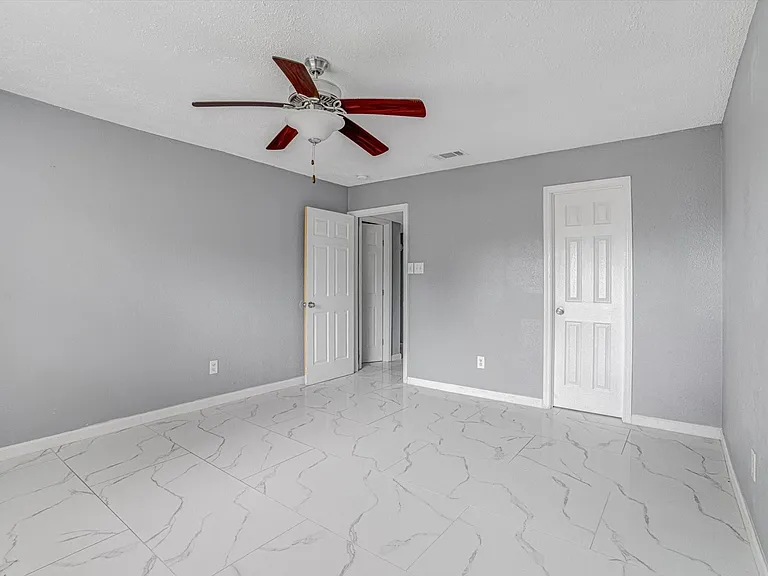 14618 Flair Dr — Photo 15