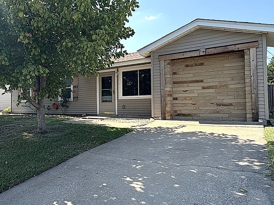 1st image of 120 South Dr