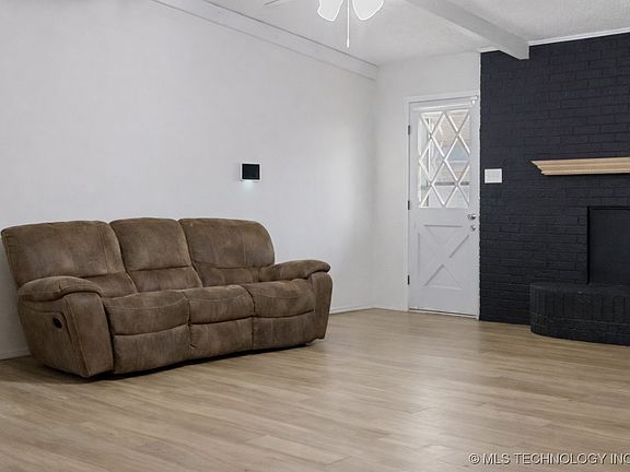 4th image of 606 E Main St