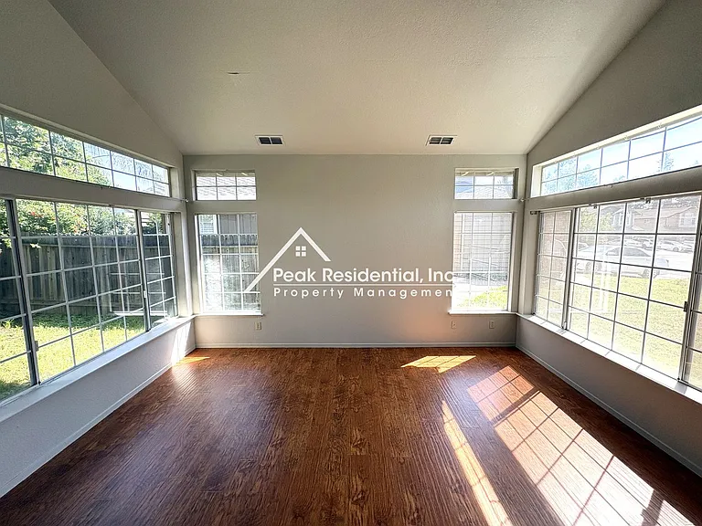 5621 Summit Dr — Photo 4