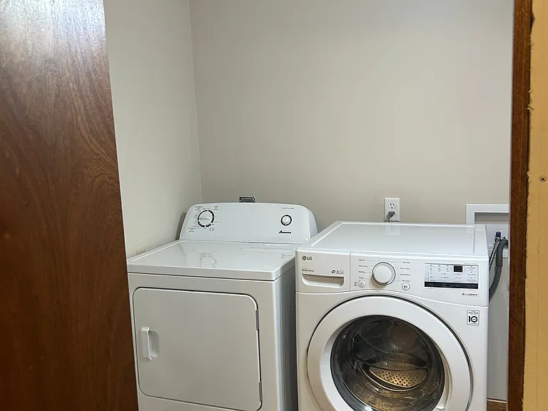 1021 SW Marge Ct — Photo 4